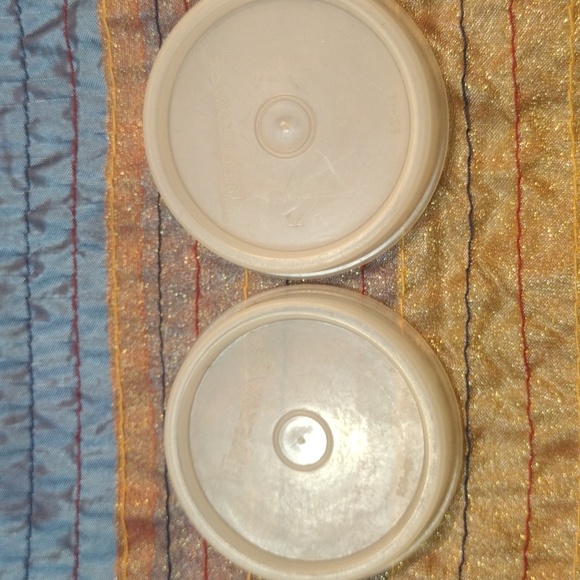Tupperware Replacement lids mold numbers 201 - Picture 4 of 4